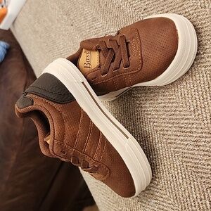 New Bass toddler shoe, size 6